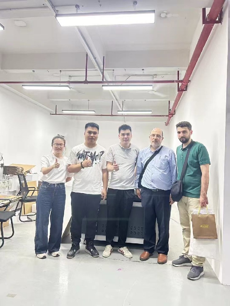 Welcome friends from all over the world to Aoyin Company